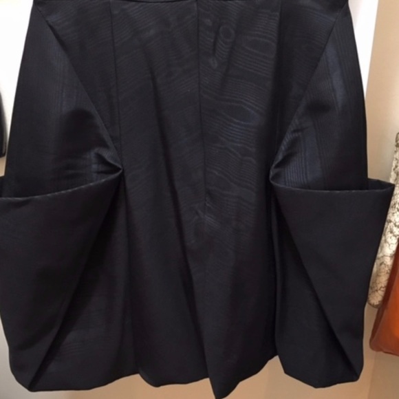 BCBGMAXAZRIA Amerie black bubble hem with pockets V neck dress size 6. - Picture 7 of 9